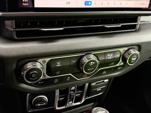 2025 Jeep Gladiator NIGHTHAWK 4X4 *LTD AVAIL*