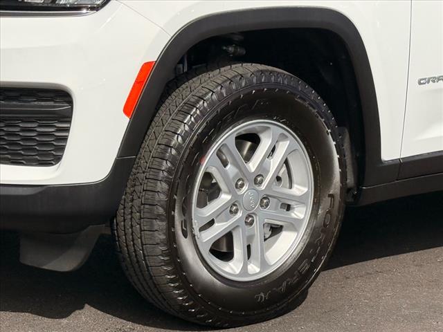 2025 Jeep Grand Cherokee LAREDO X 4X4