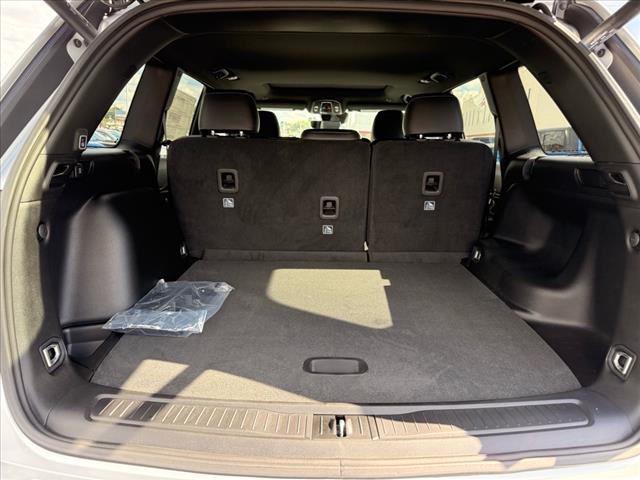 2025 Jeep Grand Cherokee LAREDO X 4X4