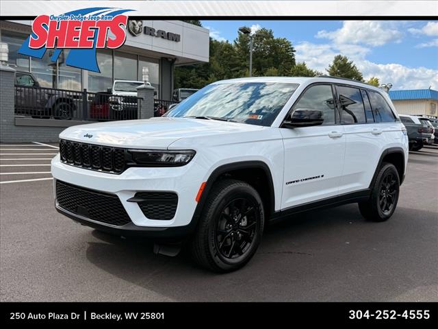 2025 Jeep Grand Cherokee LAREDO X 4X4