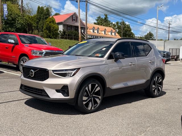 2023 Volvo XC40 B5 AWD PLUS DARK THEME