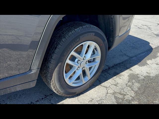 2025 Jeep Grand Cherokee L LAREDO X 4X4