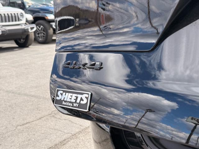 2025 Jeep Grand Cherokee L LAREDO X 4X4