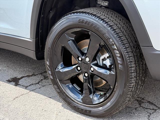 2025 Jeep Grand Cherokee L LAREDO X 4X4