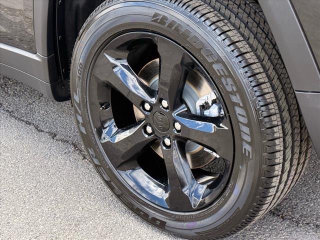 2025 Jeep Grand Cherokee L LAREDO X 4X4