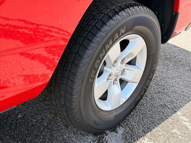 2022 RAM 1500 Classic SLT 4X4 CREW CAB 57  BOX
