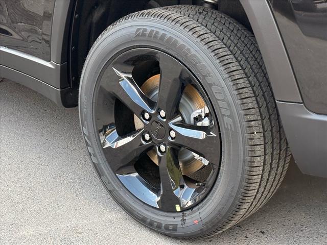2025 Jeep Grand Cherokee L LAREDO X 4X4