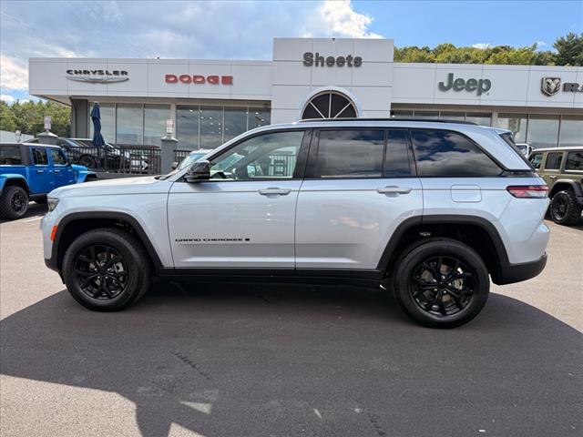 2025 Jeep Grand Cherokee LAREDO X 4X4