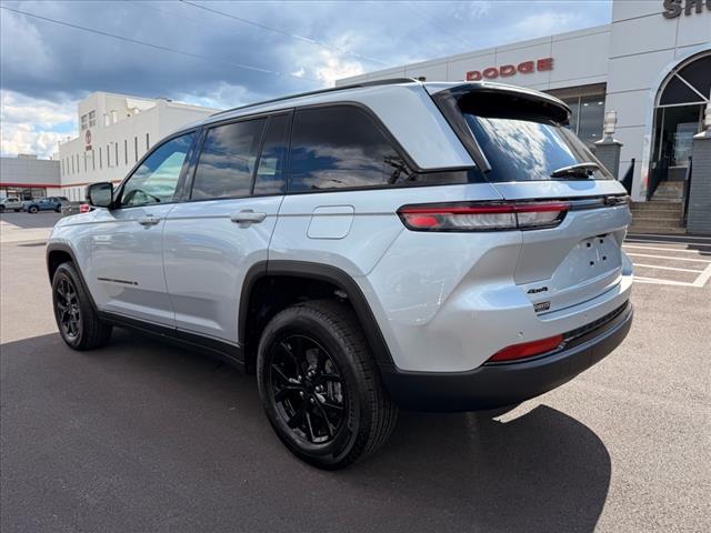 2025 Jeep Grand Cherokee LAREDO X 4X4