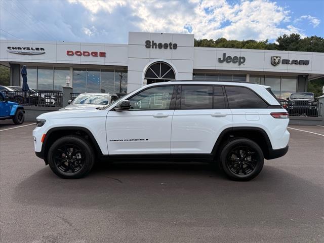 2025 Jeep Grand Cherokee LAREDO X 4X4