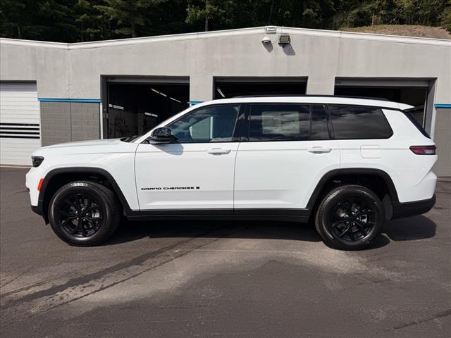 2025 Jeep Grand Cherokee L LAREDO X 4X4