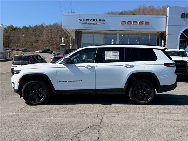 2025 Jeep Grand Cherokee L LAREDO X 4X4