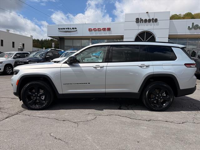 2025 Jeep Grand Cherokee L LAREDO X 4X4