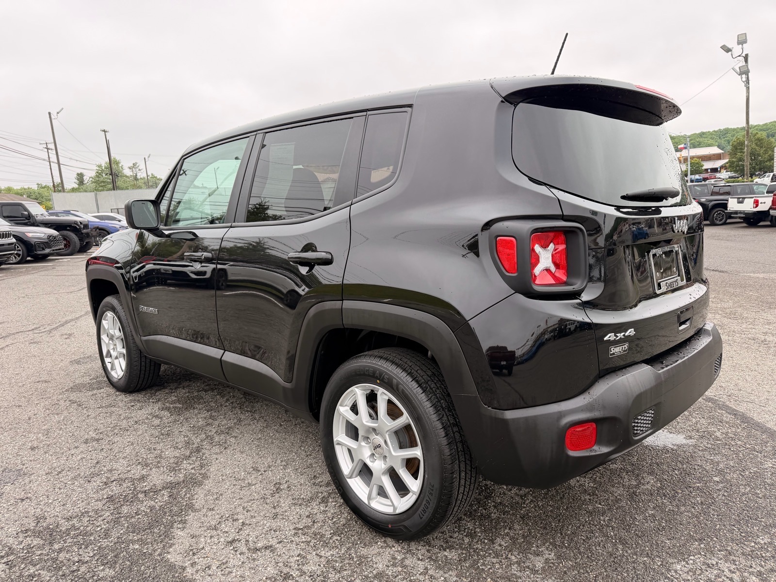 View vehicle photo 3