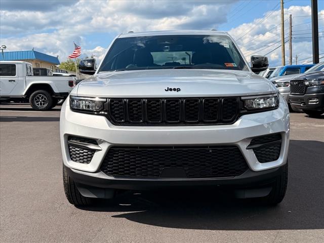2025 Jeep Grand Cherokee LAREDO X 4X4