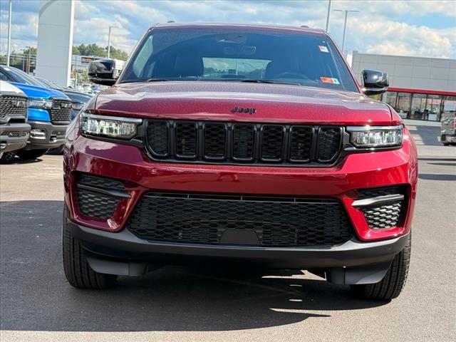 2025 Jeep Grand Cherokee LAREDO X 4X4