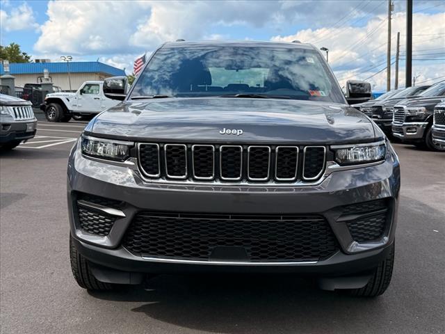 2025 Jeep Grand Cherokee LAREDO X 4X4