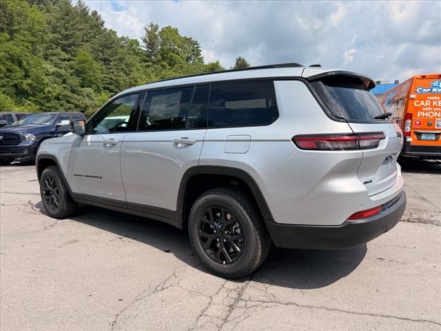 2025 Jeep Grand Cherokee L LAREDO X 4X4