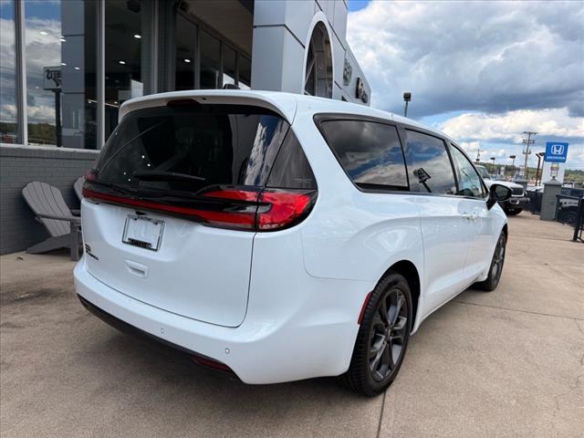 2026 Chrysler Pacifica SELECT FWD