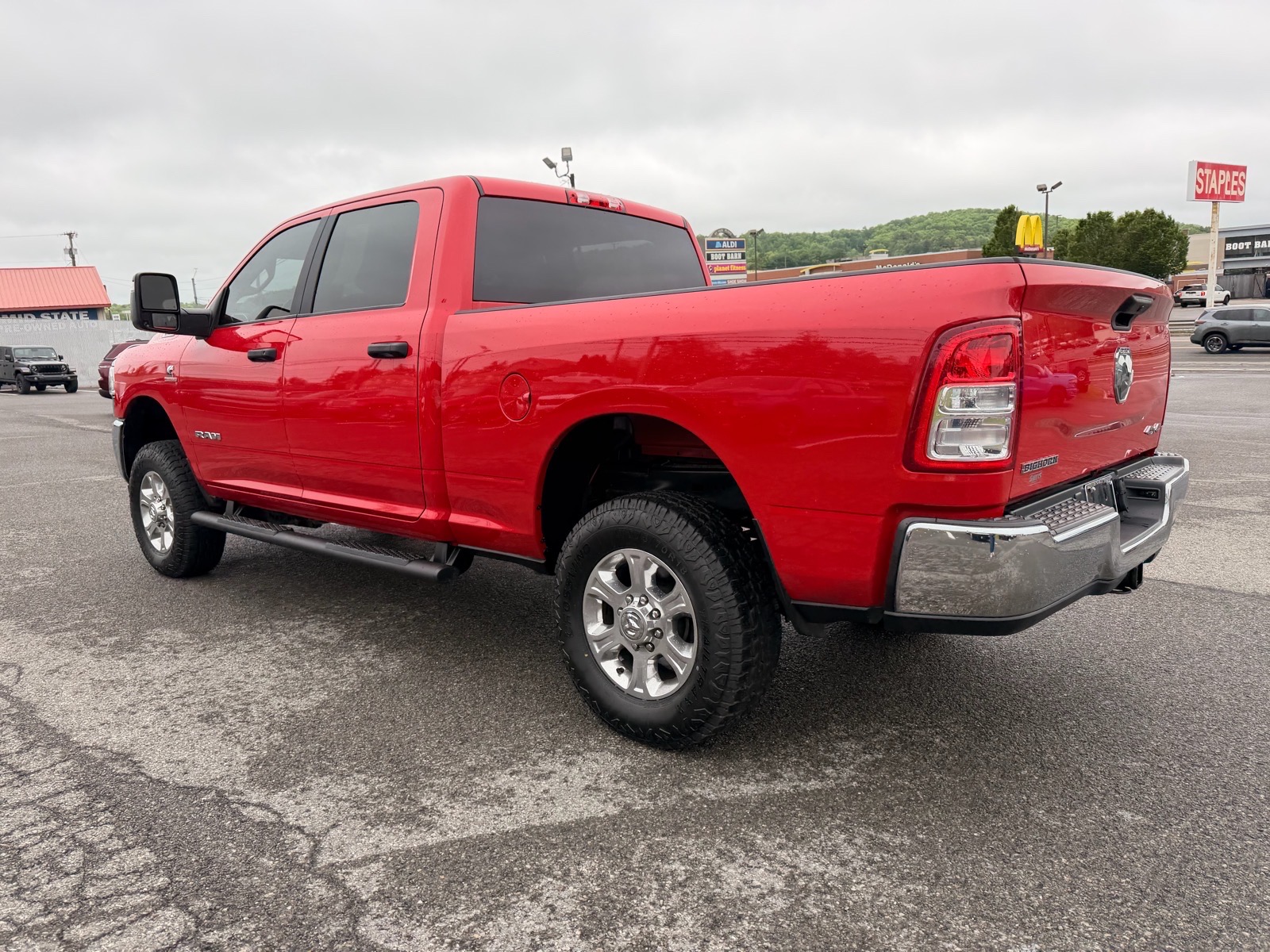 View vehicle photo 4