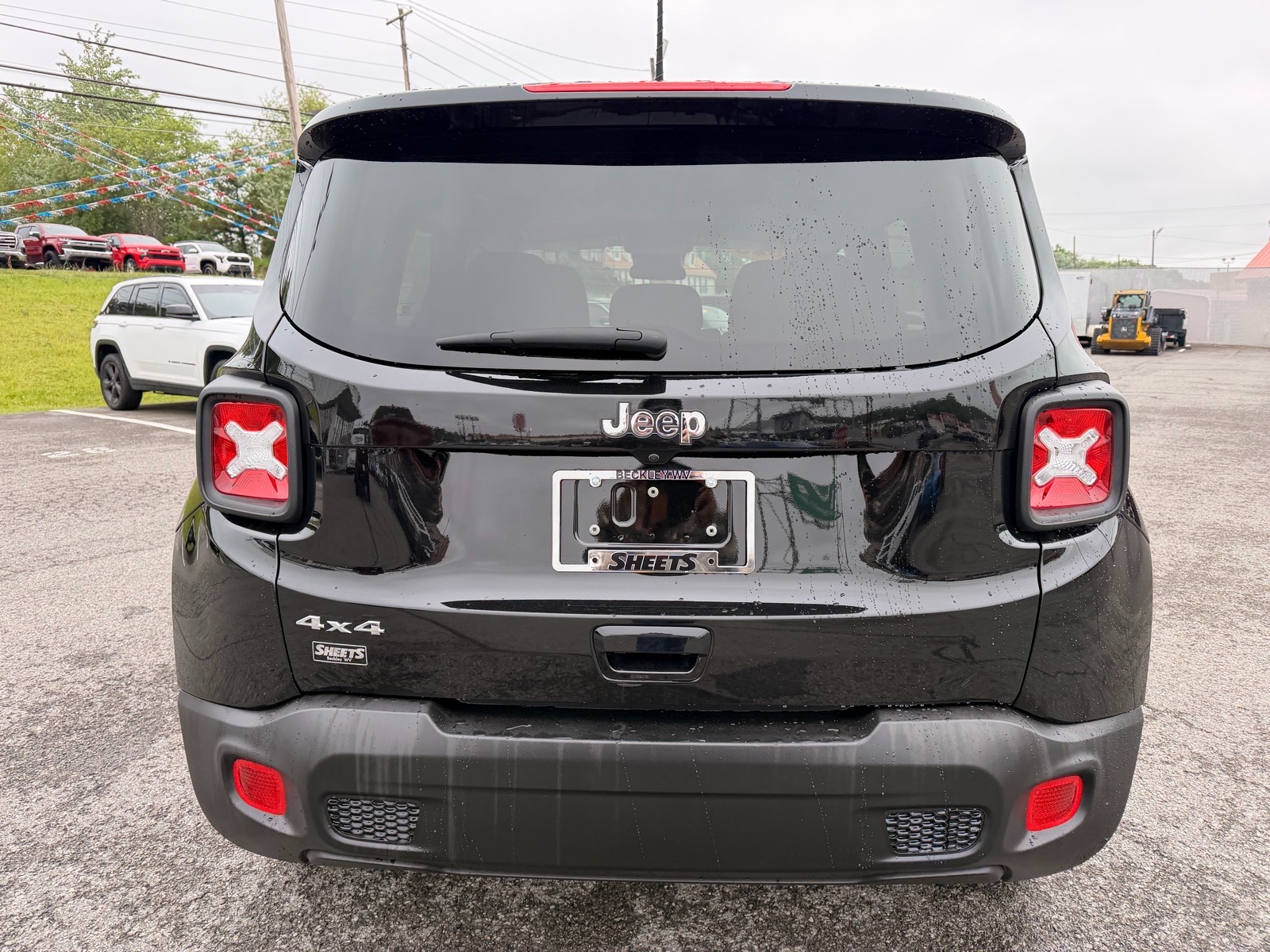View vehicle photo 4