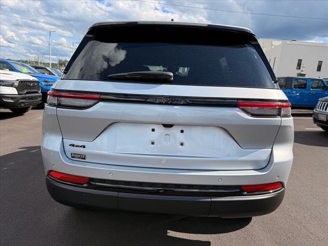 2025 Jeep Grand Cherokee LAREDO X 4X4