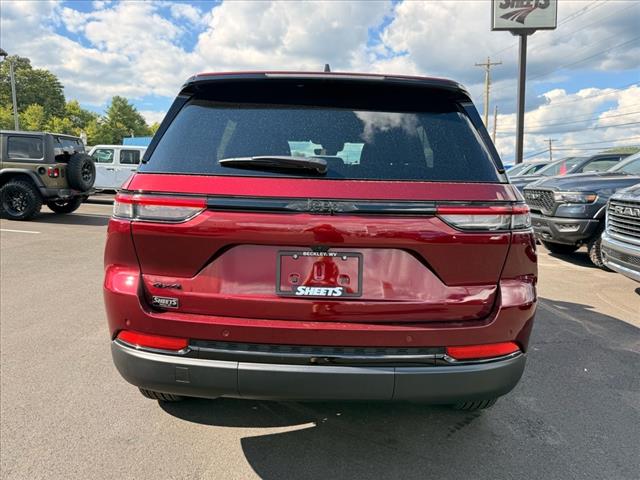 2025 Jeep Grand Cherokee LAREDO X 4X4