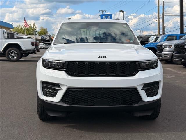2025 Jeep Grand Cherokee LAREDO X 4X4