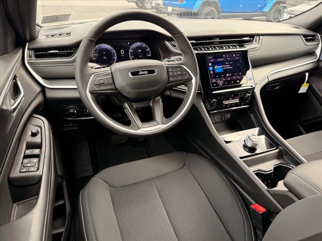 2025 Jeep Grand Cherokee L LAREDO X 4X4