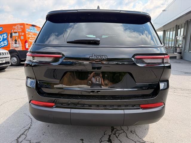 2025 Jeep Grand Cherokee L LAREDO X 4X4