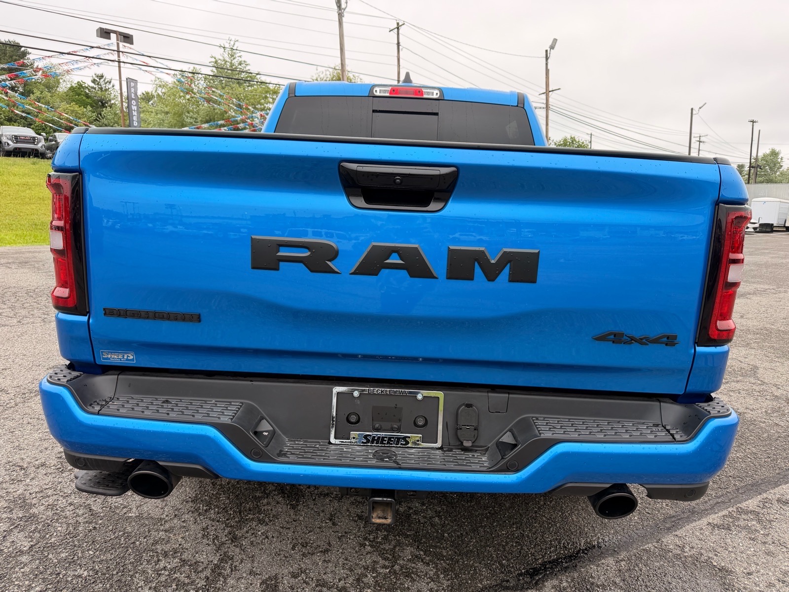 View vehicle photo 5