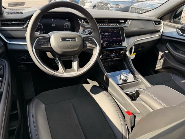2025 Jeep Grand Cherokee LAREDO X 4X4