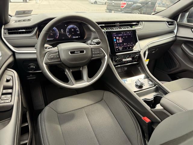 2025 Jeep Grand Cherokee LAREDO X 4X4