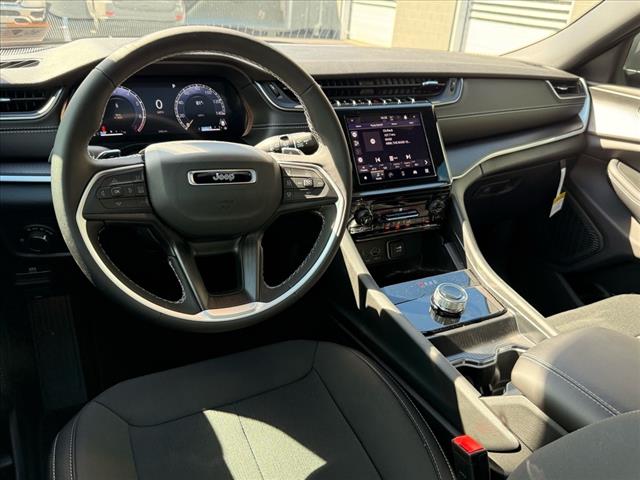 2025 Jeep Grand Cherokee L LAREDO X 4X4