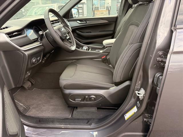 2025 Jeep Grand Cherokee L LAREDO X 4X4