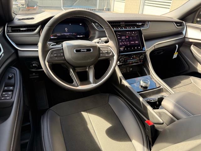 2025 Jeep Grand Cherokee L LAREDO X 4X4