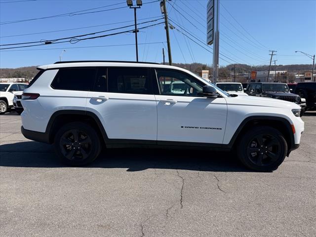 2025 Jeep Grand Cherokee L LAREDO X 4X4