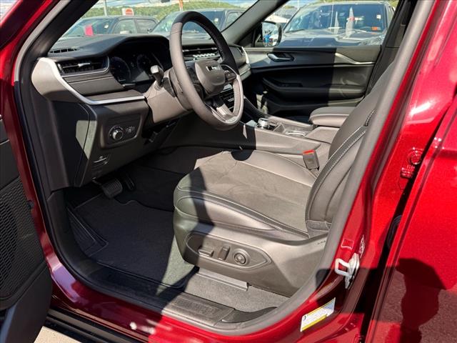 2025 Jeep Grand Cherokee LAREDO X 4X4