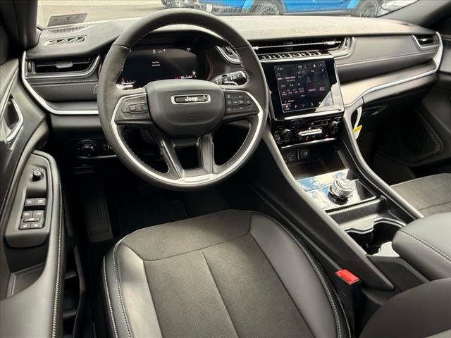 2025 Jeep Grand Cherokee LAREDO X 4X4