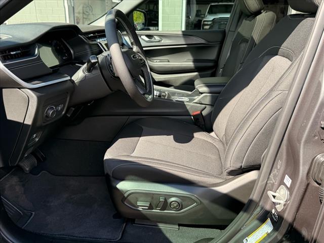 2025 Jeep Grand Cherokee L LAREDO X 4X4