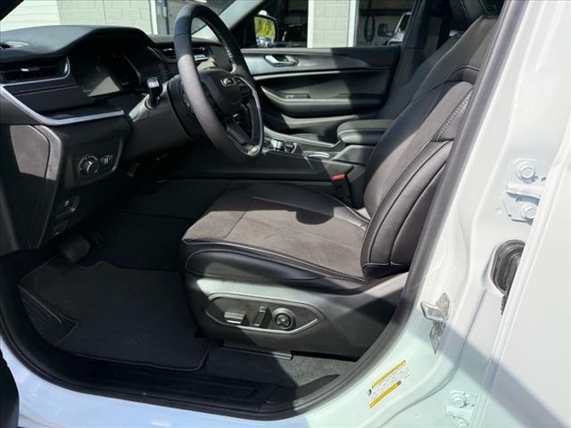 2025 Jeep Grand Cherokee L LAREDO X 4X4