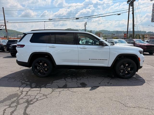 2025 Jeep Grand Cherokee L LAREDO X 4X4