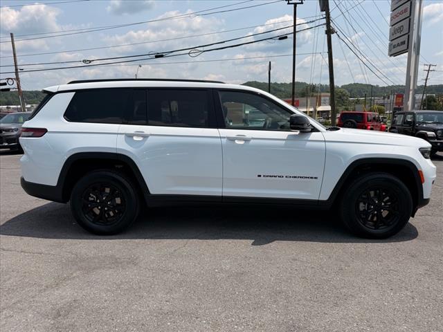 2025 Jeep Grand Cherokee L LAREDO X 4X4