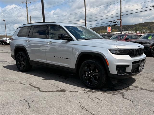 2025 Jeep Grand Cherokee L LAREDO X 4X4