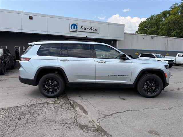 2025 Jeep Grand Cherokee L LAREDO X 4X4