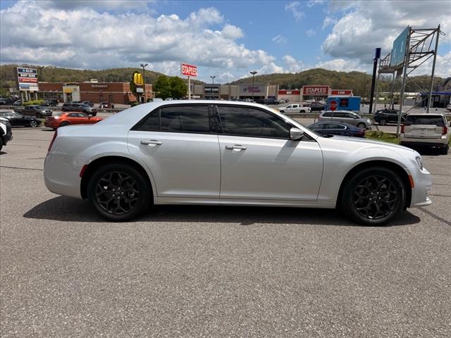 2023 Chrysler 300 Touring L