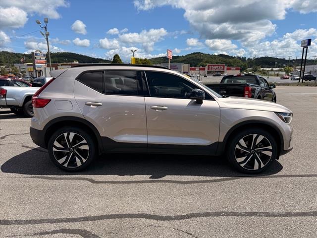 2023 Volvo XC40 B5 AWD PLUS DARK THEME
