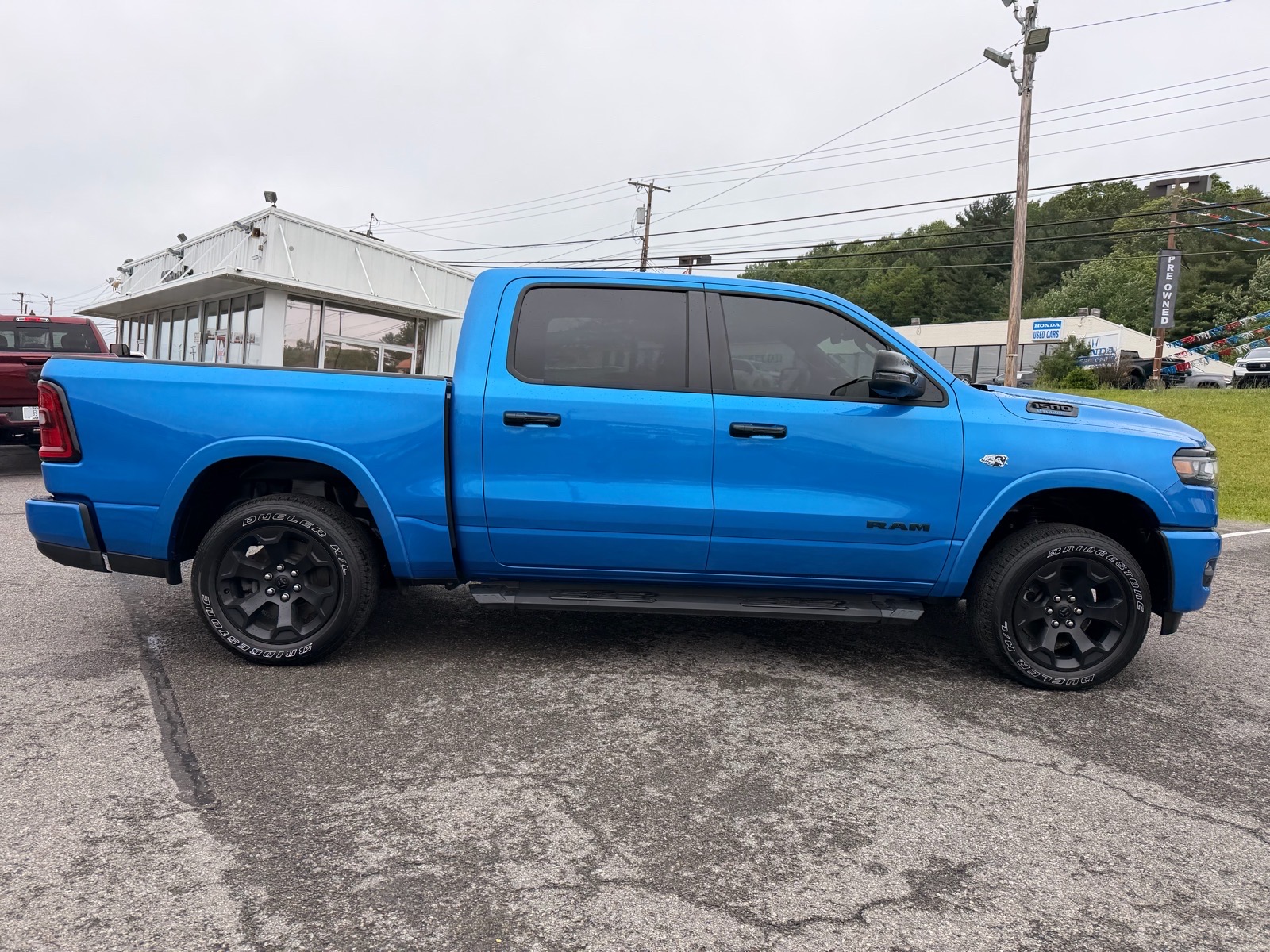 View vehicle photo 7