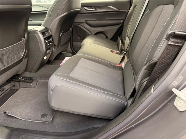 2025 Jeep Grand Cherokee LAREDO X 4X4