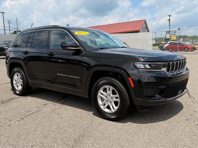 2023 Jeep Grand Cherokee LAREDO 4X4